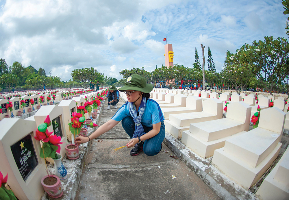 Long trọng cải táng hài cốt liệt sĩ hy sinh trên chiến trường Campuchia và trong nước