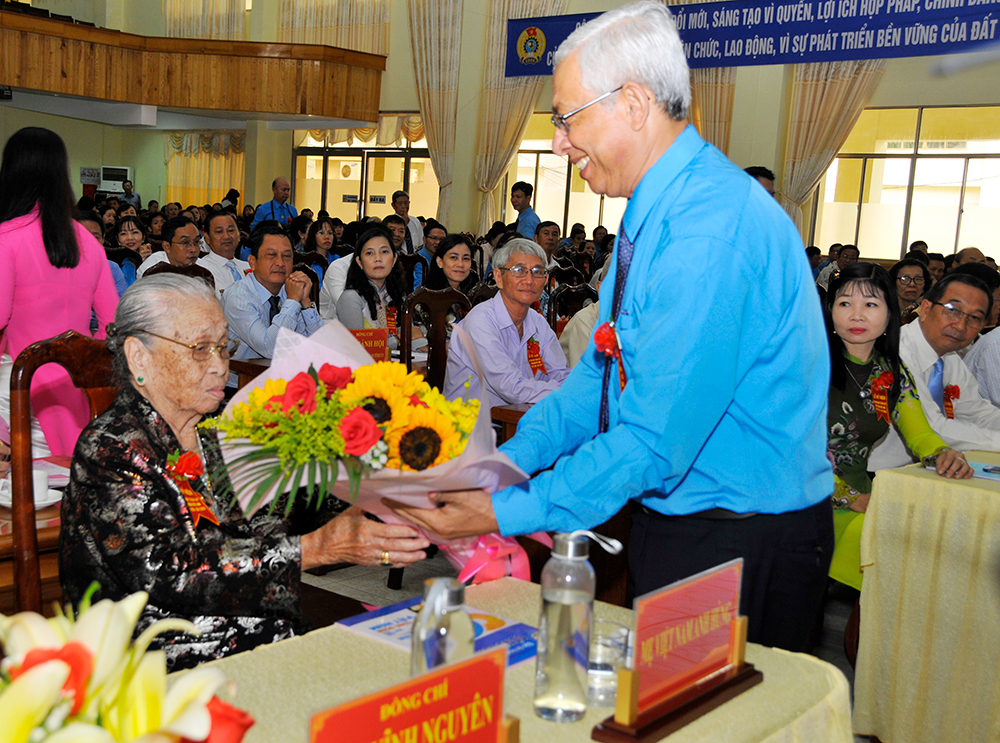 Liên đoàn Lao động tỉnh tổ chức Lễ kỷ niệm 90 năm ngày thành lập Công đoàn Việt Nam