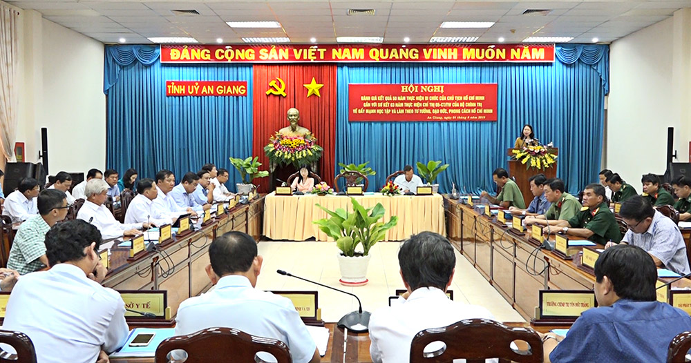 Đánh giá kết quả 50 năm thực hiện Di chúc của Chủ tịch Hồ Chí Minh gắn với sơ kết 3 năm thực hiện Chỉ thị 05-CT/TW