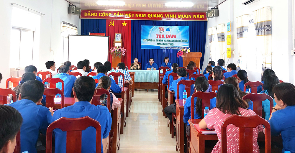 Huyện đoàn Phú Tân tổ chức tọa đàm “Xây dựng giá trị hình mẫu thanh niên Việt Nam thời kỳ mới”