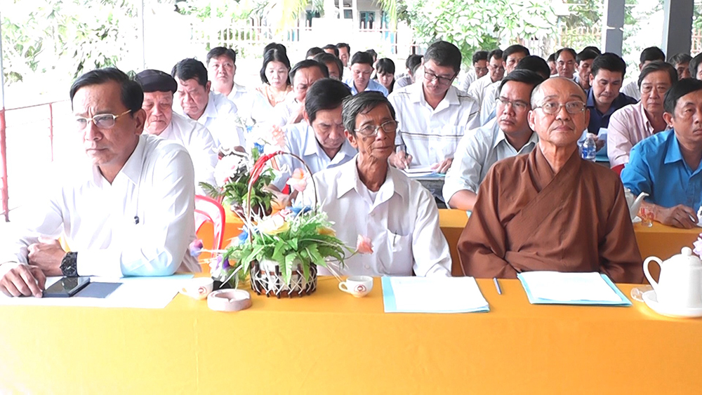 Phú Tân vận động các tổ chức tôn giáo tham gia đảm bảo trật tự an toàn giao thông
