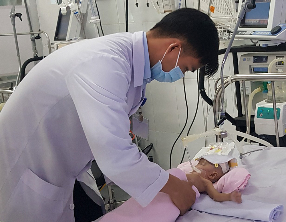 Bệnh viện Sản - Nhi An Giang áp dụng kỹ thuật hỗ trợ mới điều trị sơ sinh non, bệnh nặng