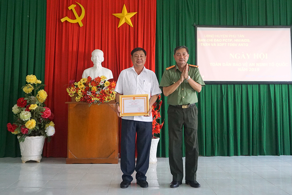 Phú Tân tổ chức “Ngày hội toàn dân bảo vệ an ninh Tổ Quốc 2019”