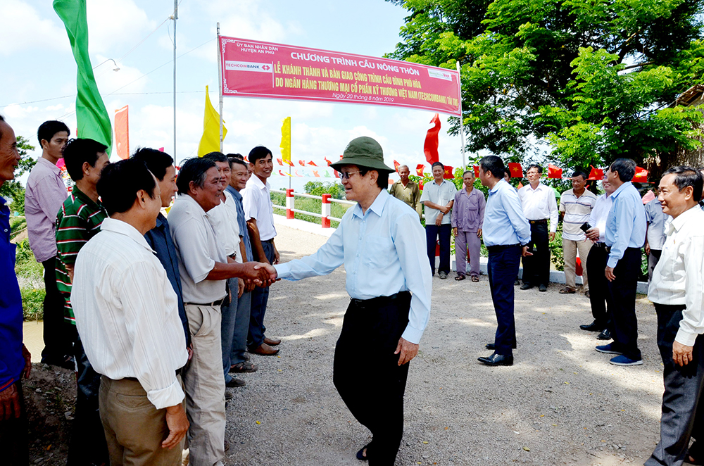 Khánh thành 12 cầu nông thôn do nguyên Chủ tịch nước Trương Tấn Sang vận động tài trợ