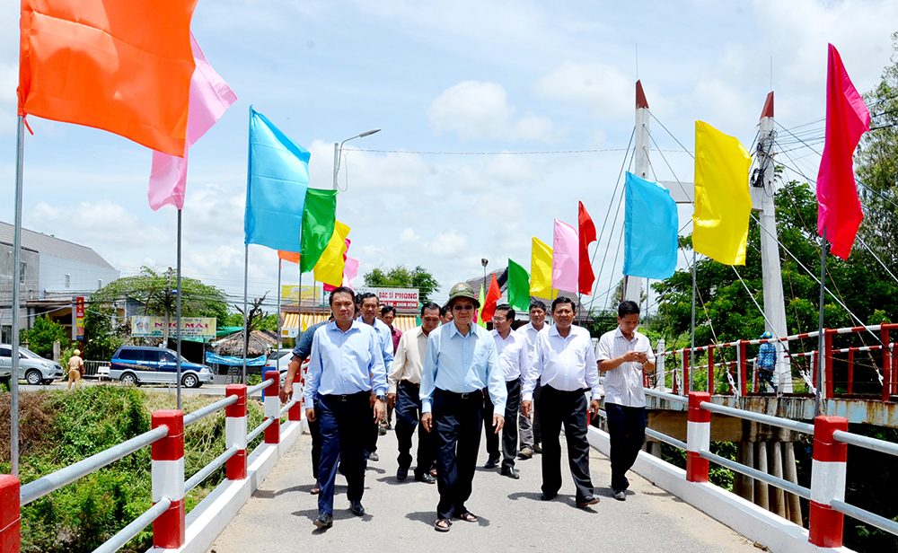 Khánh thành 12 cầu nông thôn do nguyên Chủ tịch nước Trương Tấn Sang vận động tài trợ
