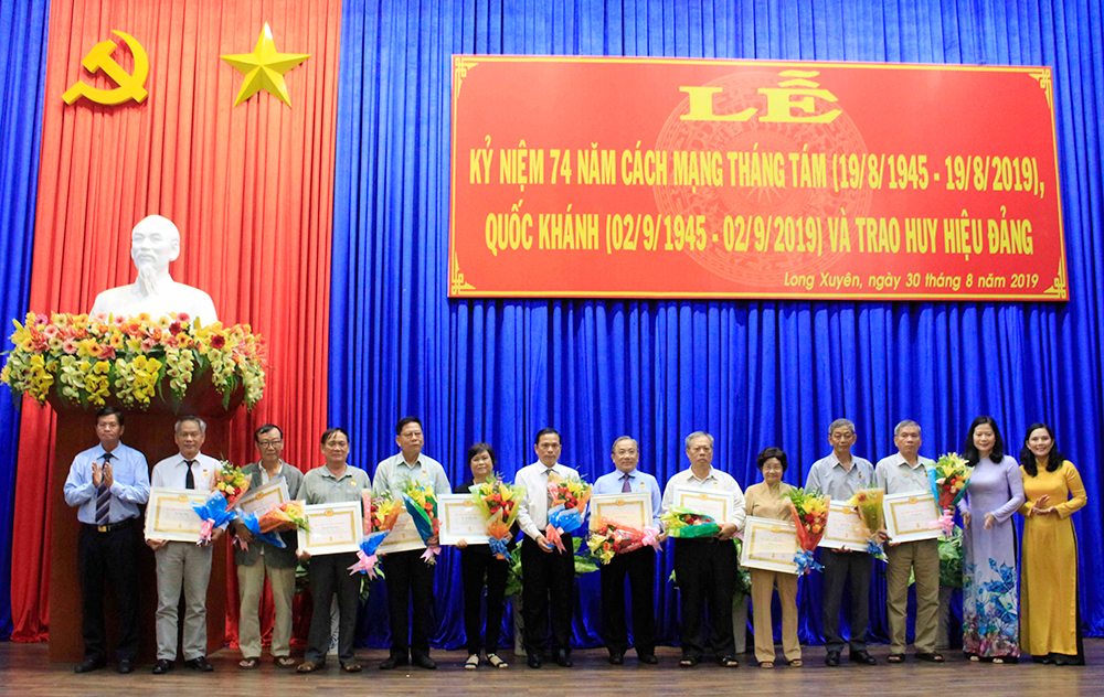 Long Xuyên tổ chức Lễ kỷ niệm 74 năm Cách mạng tháng Tám và Quốc khánh 2-9