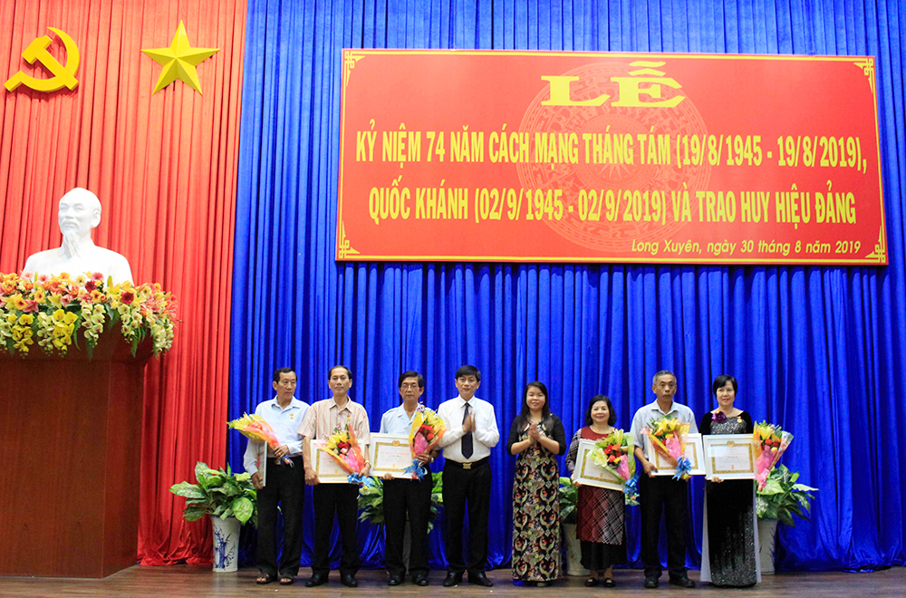 Long Xuyên tổ chức Lễ kỷ niệm 74 năm Cách mạng tháng Tám và Quốc khánh 2-9