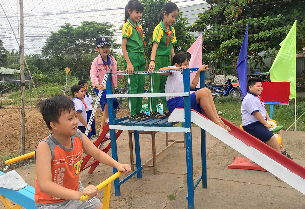 Phú Tân hoàn thành 6 khu vui chơi cho trẻ em trên địa bàn
