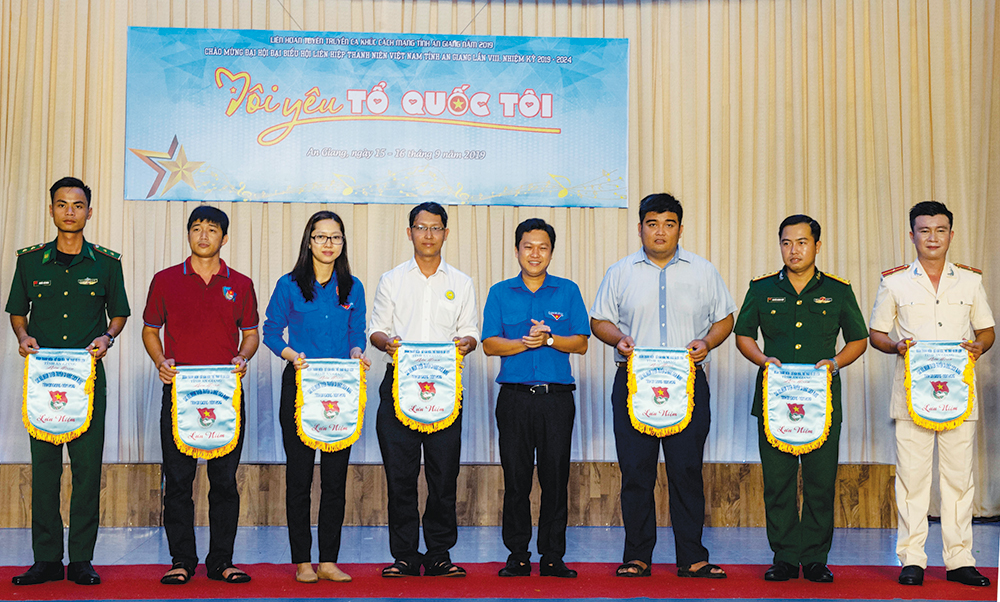 Hấp dẫn Liên hoan các đội, nhóm tuyên truyền ca khúc cách mạng tỉnh An Giang năm 2019