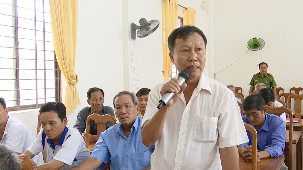 Công an huyện Châu Phú lắng nghe ý kiến nhân dân