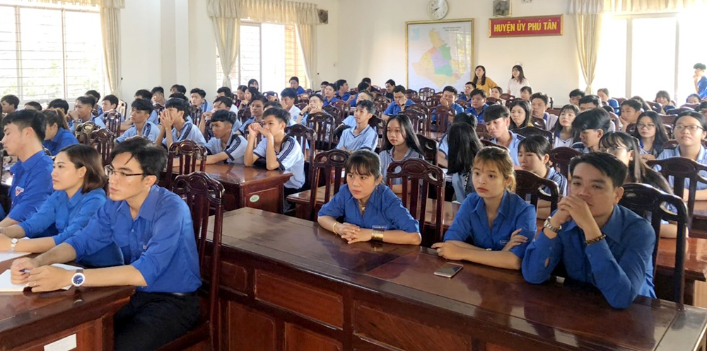 150 đoàn viên, thanh niên Phú Tân được thông tin đối ngoại và quán triệt nghị quyết