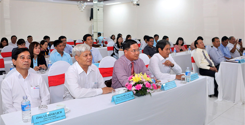Tiếp nhận Đảng bộ cơ sở Công ty Cổ phần Du lịch Đồng Tháp