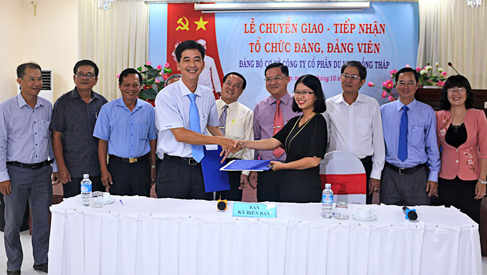 Tiếp nhận Đảng bộ cơ sở Công ty Cổ phần Du lịch Đồng Tháp