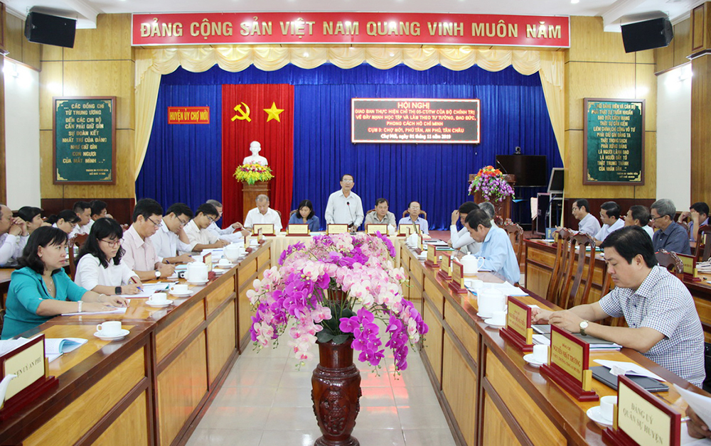 Giao ban việc thực hiện Chỉ thị số 05-CT/TW của Bộ chính trị về “Đẩy mạnh học tập và làm theo tư tưởng, đạo đức, phong cách Hồ Chí Minh”