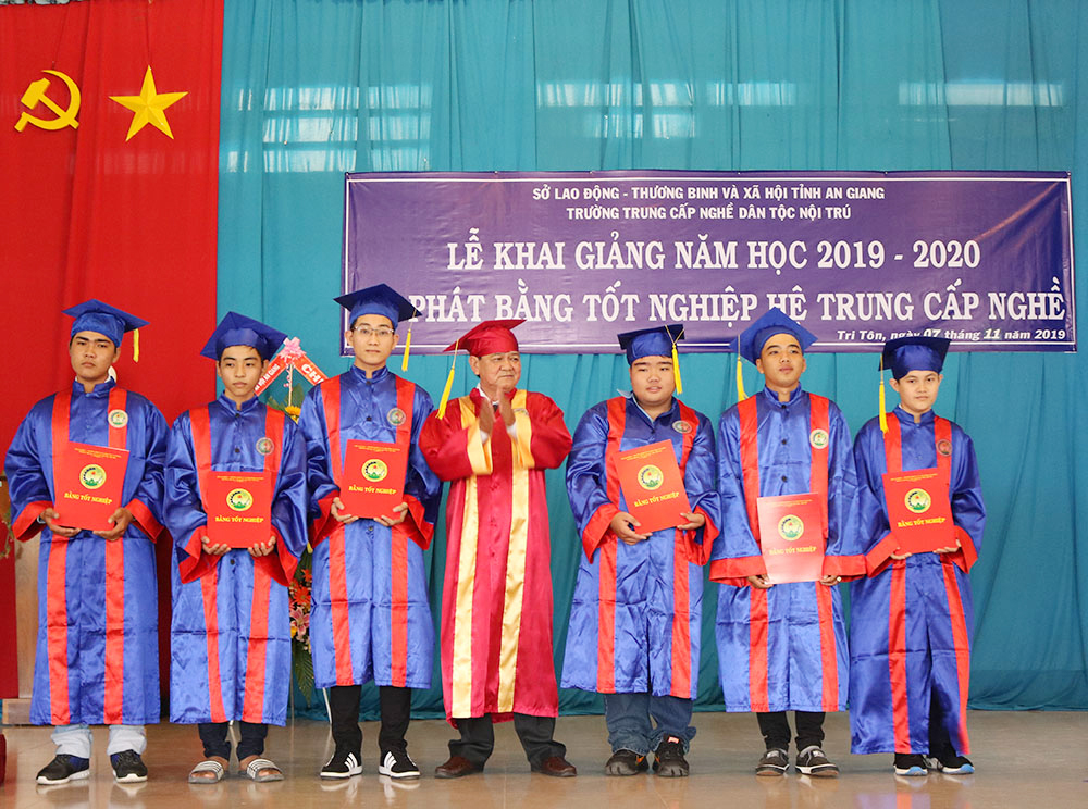 Trường Trung cấp Nghề dân tộc nội trú An Giang khai giảng năm học 2019-2020