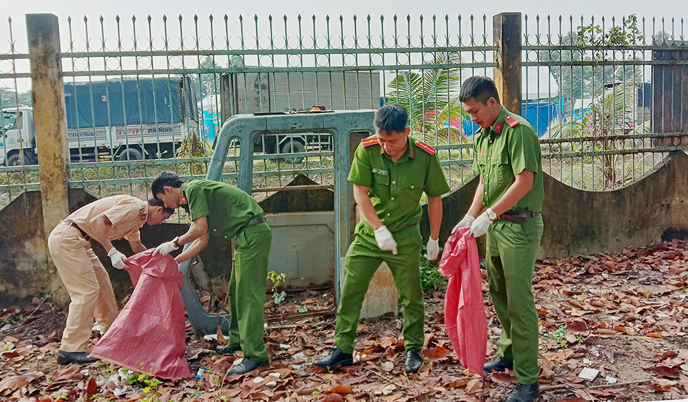 Công an huyện Châu Phú phát động phong trào “Chống rác thải nhựa”