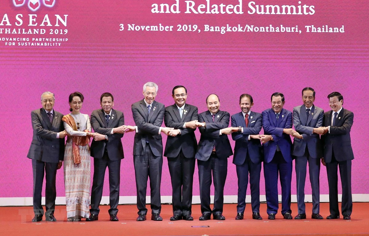 Thủ tướng Nguyễn Xuân Phúc và các Trưởng đoàn tại Lễ khai mạc Hội nghị Cấp cao ASEAN lần thứ 35. (Ảnh: Thống Nhất/TTXVN)