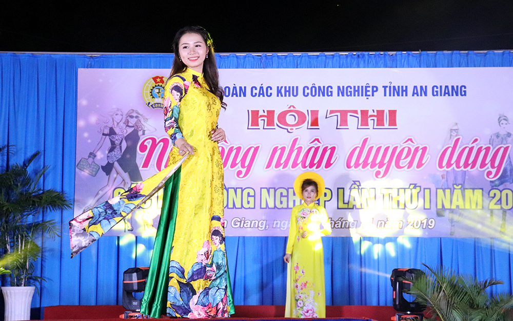 Thí sinh Trần Thị Bảo Trang đoạt giải nhất Hội thi “Nữ công nhân duyên dáng”