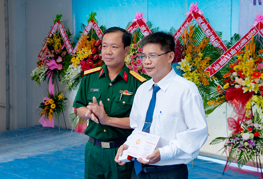 Trường THPT Long Xuyên kỷ niệm ngày Nhà giáo Việt Nam 20-11 và 44 năm thành lập