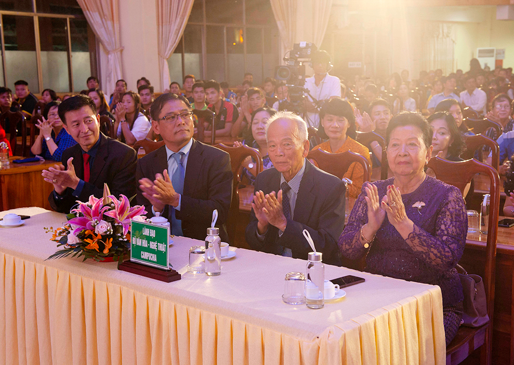 Đoàn nghệ thuật quốc gia Campuchia biểu diễn tại An Giang