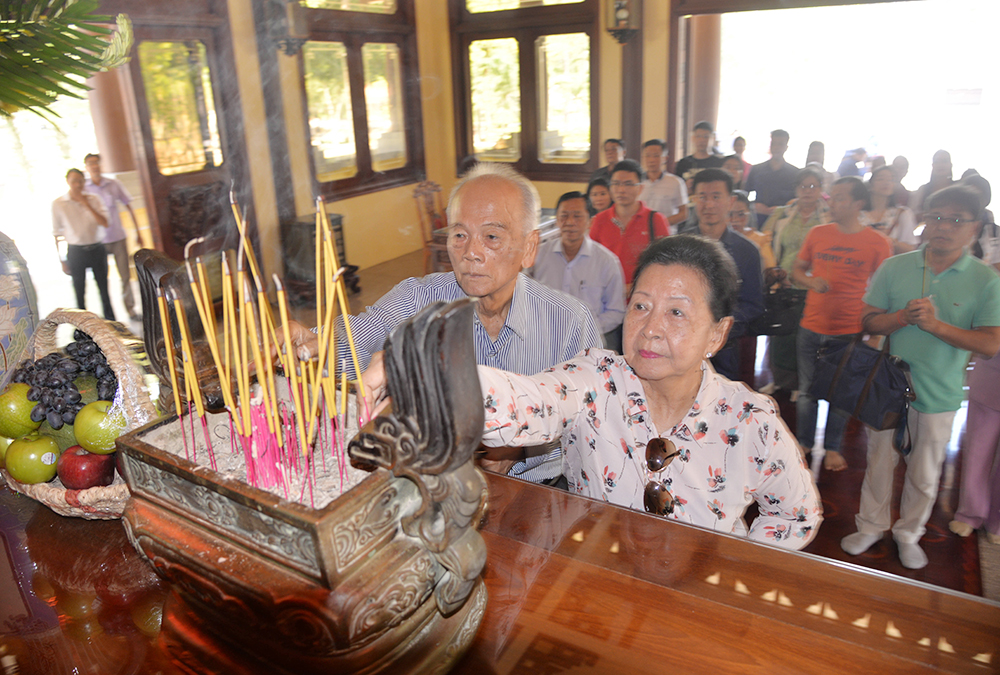 Bộ Văn hóa và Nghệ thuật Campuchia viếng, dâng hoa, dâng hương Đền thờ Chủ tịch Tôn Đức Thắng