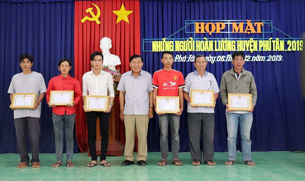 Phú Tân họp mặt những người hoàn lương 2019
