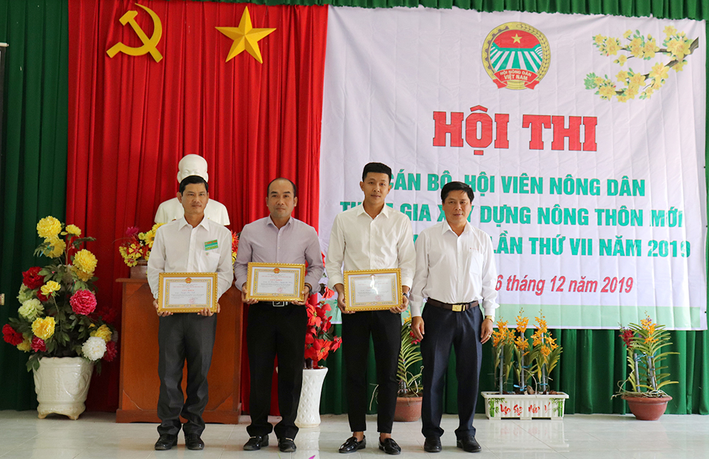 Huyện Phú Tân tổ chức Hội thi cán bộ, hội viên nông dân xây dựng nông thôn mới
