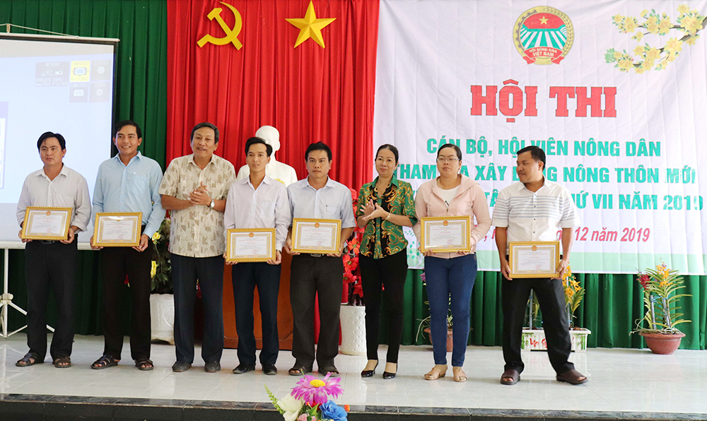 Huyện Phú Tân tổ chức Hội thi cán bộ, hội viên nông dân xây dựng nông thôn mới