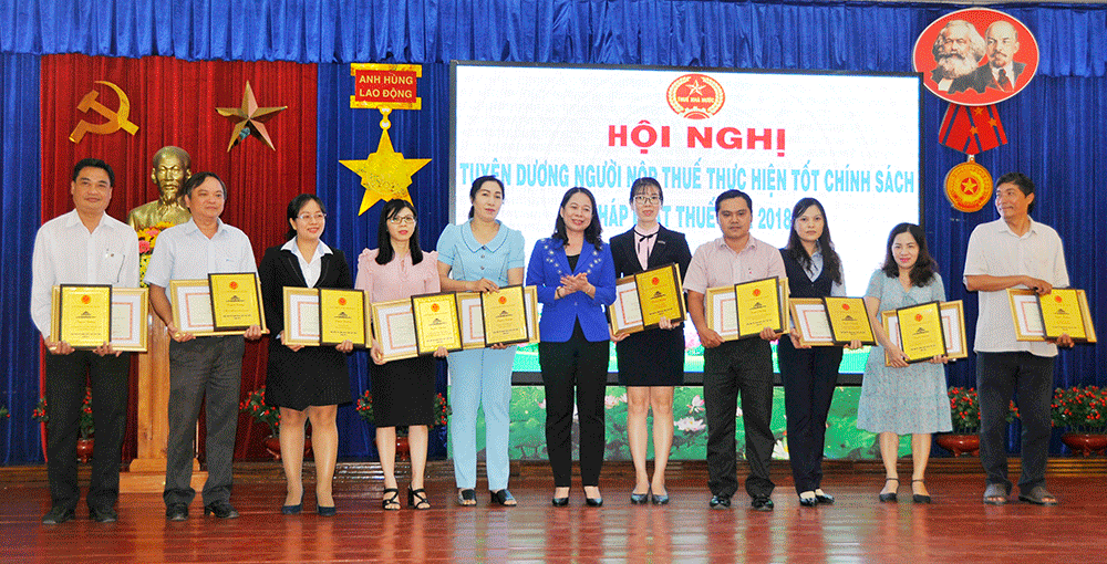 Cục Thuế tỉnh tuyên dương tổ chức, cá nhân thực hiện tốt nghĩa vụ nộp thuế 2018