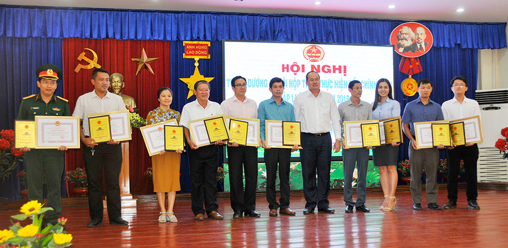 Cục Thuế tỉnh tuyên dương tổ chức, cá nhân thực hiện tốt nghĩa vụ nộp thuế 2018