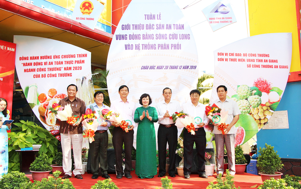 Tuần lễ giới thiệu đặc sản an toàn vùng ĐBSCL vào hệ thống phân phối Tuần lễ giới thiệu đặc sản an toàn vùng ĐBSCL vào hệ thống phân phối