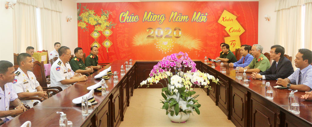 Bộ Tư lệnh Bảo vệ biển, đảo Campuchia chúc Tết Đảng bộ, chính quyền và nhân dân tỉnh An Giang