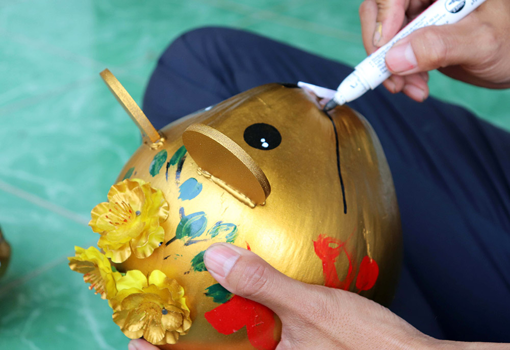 Dừa tạo hình chuột hút hàng dịp Tết