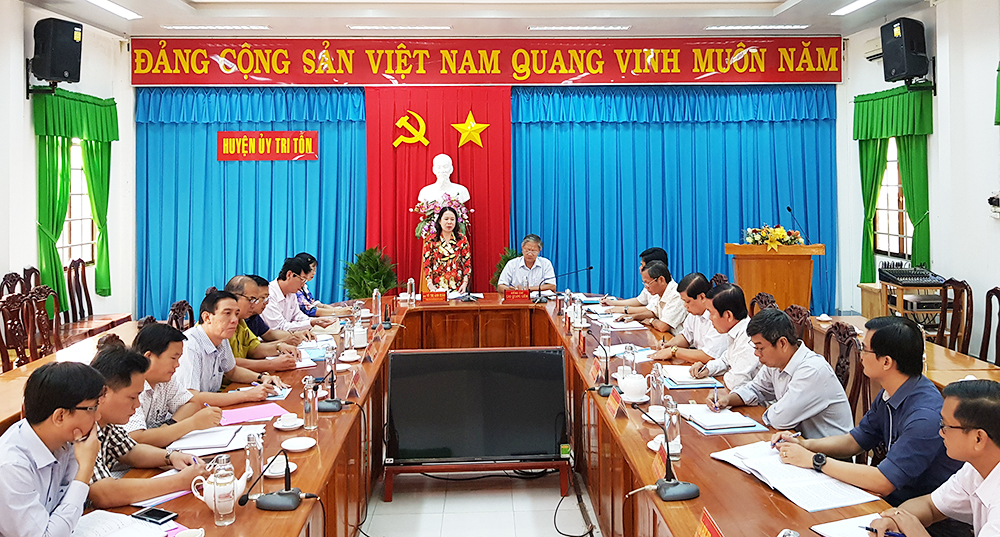 Bí thư Tỉnh ủy làm việc với huyện Tri Tôn công tác chuẩn bị Đại hội Đảng
