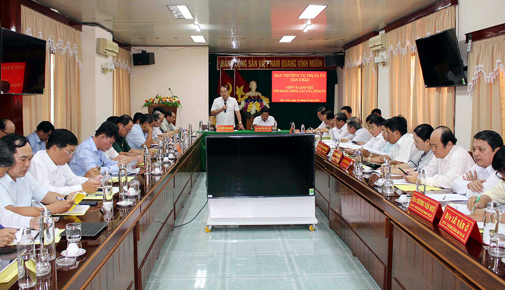 Chủ tịch UBND tỉnh An Giang Nguyễn Thanh Bình làm việc với Ban Thường vụ Thị ủy Tân Châu