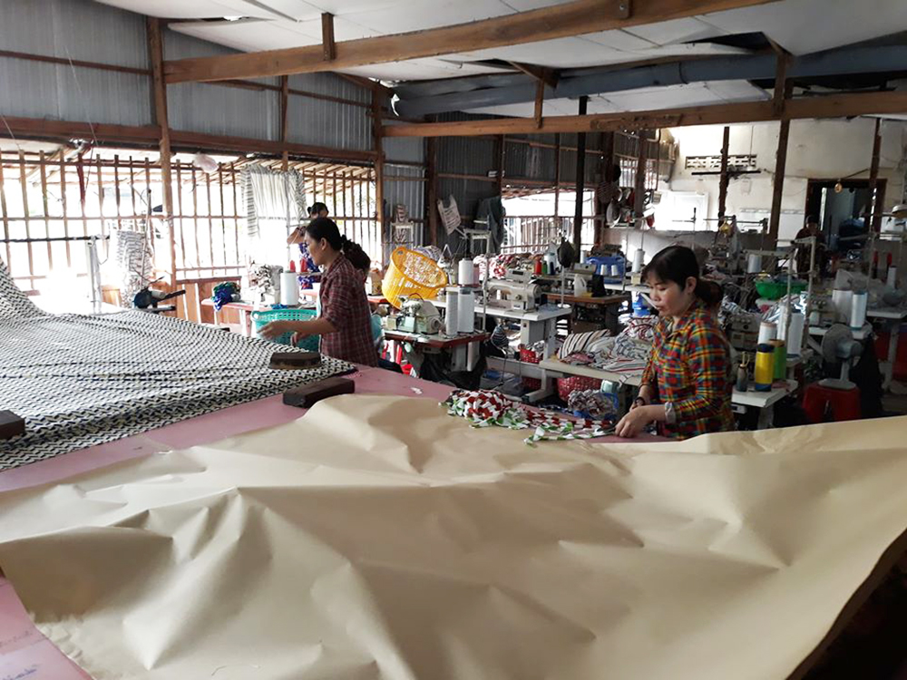 Chợ Mới: Nhiều tổ may khẩu trang vải phát miễn phí