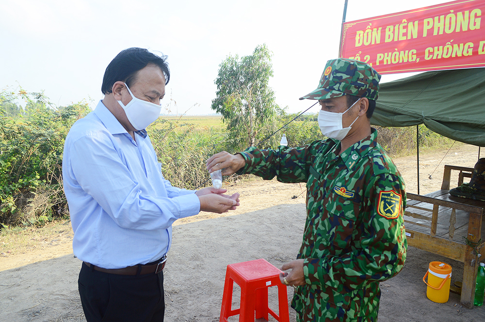 Thăm, kiểm tra các chốt phòng, chống dịch Covid-19 trên biên giới huyện Tịnh Biên