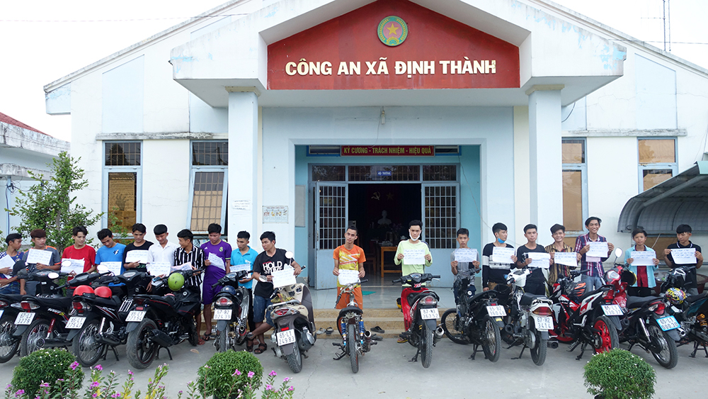 Ngăn chặn nhóm thanh, thiếu niên tụ tập đua xe và cổ vũ đua xe ở Thoại Sơn