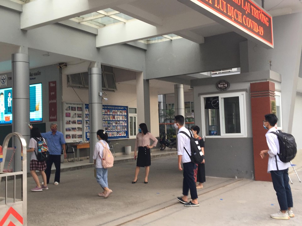 Gần 98% học sinh THCS, THPT đi học trở lại