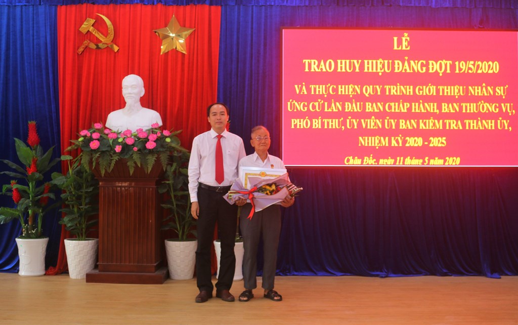 Thành ủy Châu Đốc: Thực hiện quy trình nhân sự Đại hội đại biểu Đảng bộ thành phố (nhiệm kỳ 2020-2025)