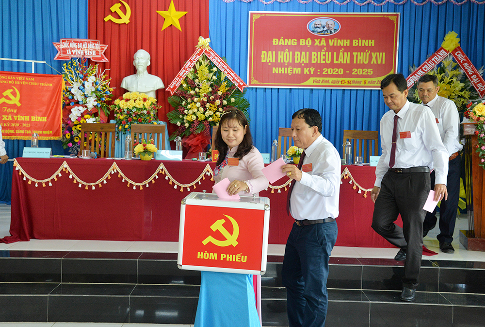 Đại hội đại biểu Đảng bộ xã Vĩnh Bình lần thứ XVI (nhiệm kỳ 2020-2025): Đồng chí Nguyễn Hữu Tân tái đắc cử Bí thư Đảng ủy xã Vĩnh Bình