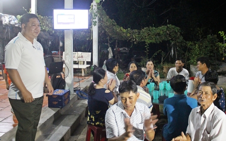 Vĩnh Long: Ra mắt tuyến đèn đường "thắp sáng miền quê"