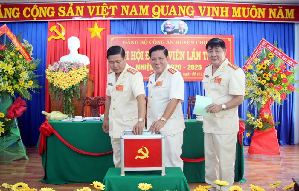 Trưởng Công an huyện Chợ Mới Lê Văn Đấu tái đắc cử Bí thư Đảng ủy Công an huyện nhiệm kỳ 2020-2025