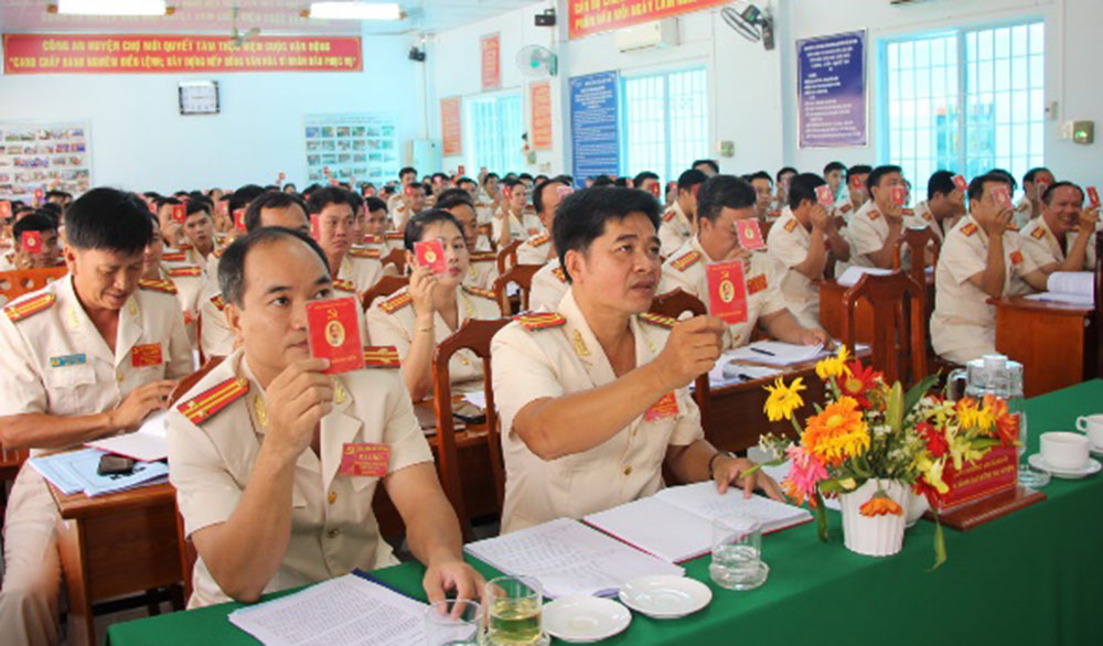 Trưởng Công an huyện Chợ Mới Lê Văn Đấu tái đắc cử Bí thư Đảng ủy Công an huyện nhiệm kỳ 2020-2025