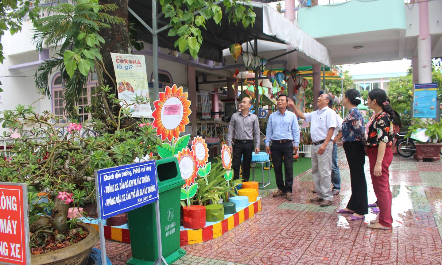 TP. Mỹ Tho: Cần có kế hoạch bảo dưỡng cây xanh trường học