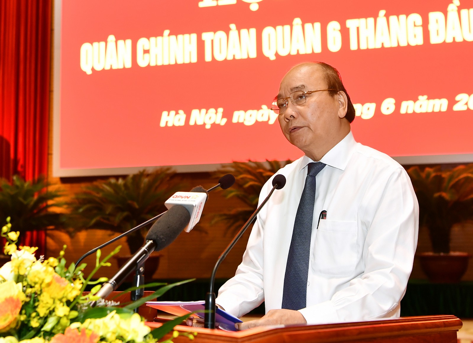 Thủ tướng dự Hội nghị Quân chính toàn quân 6 tháng đầu năm 2020