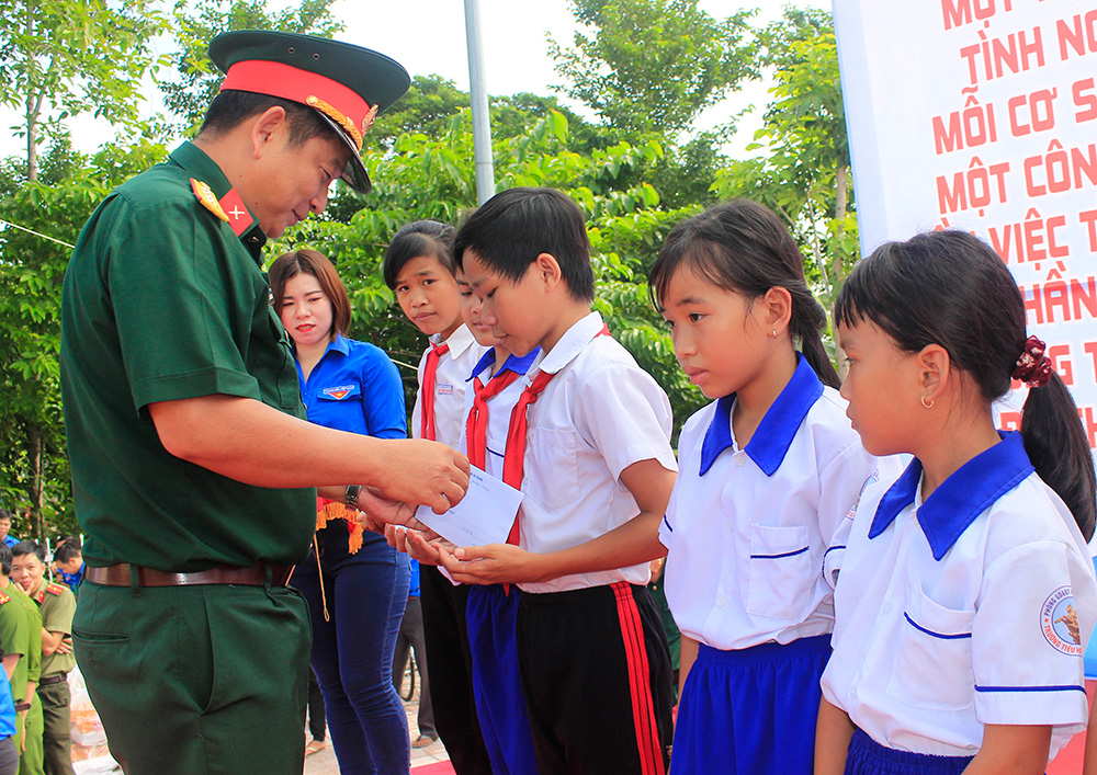 Ra quân Chiến dịch “Mùa hè tình nguyện” tỉnh An Giang lần thứ XVIII năm 2020