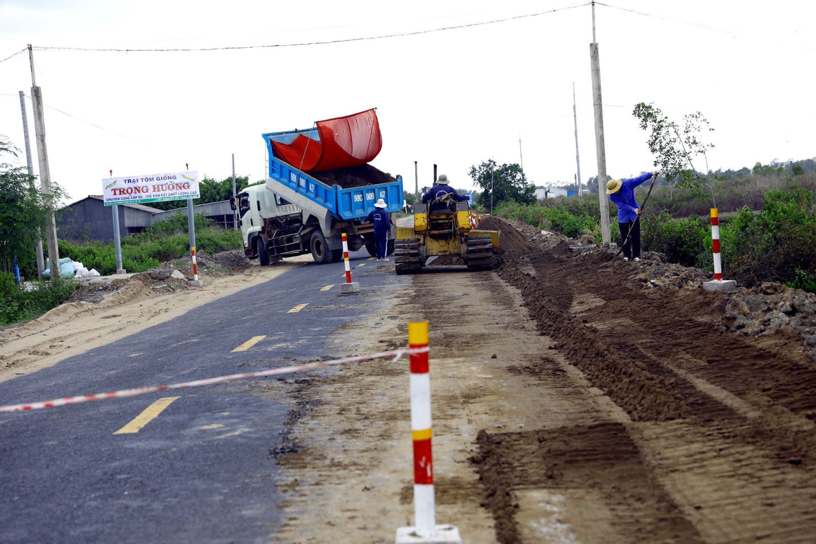 Tăng tốc thảm nhựa tuyến Quản Lộ-Phụng Hiệp, rút ngắn 50 km đường xuyên miền Tây