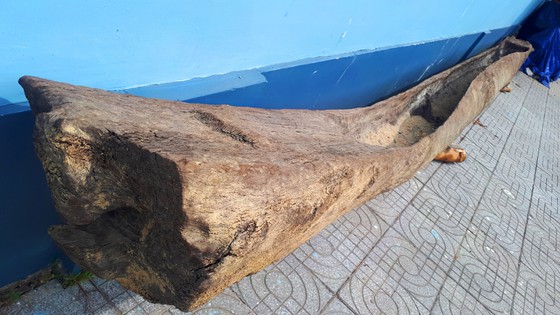 Phát hiện 2 chiếc thuyền độc mộc dưới lòng sông Ngàn Sâu