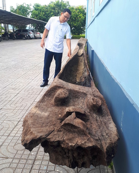 Phát hiện 2 chiếc thuyền độc mộc dưới lòng sông Ngàn Sâu